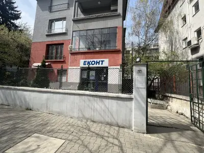 Еконт офис София Римска стена