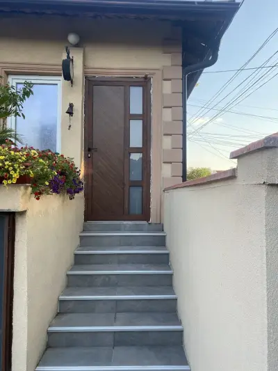 Ели-М