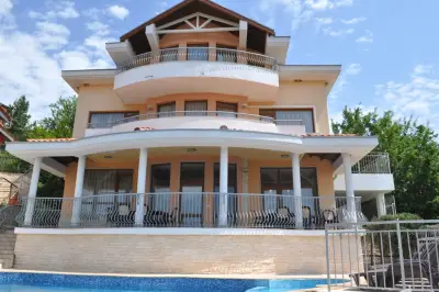Varaks Construction