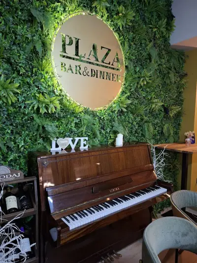 PLAZA BAR&DINNER