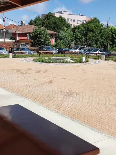 Магазин за дрехи и обувки "Бомбастик"