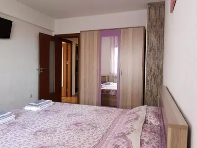 Lora’s apartment