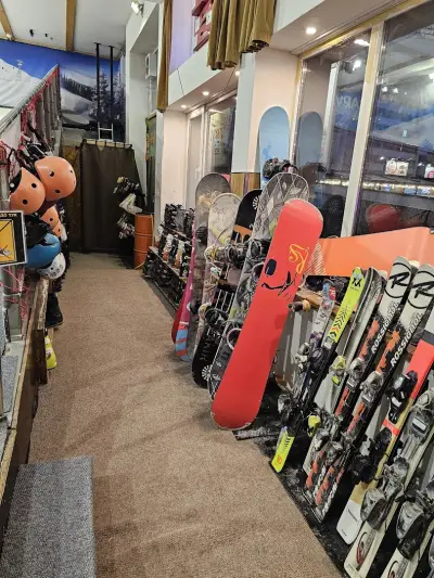CARVE Indoor Ski, Board & Bar