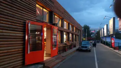 CARVE Indoor Ski, Board & Bar