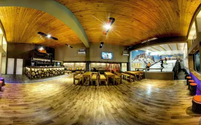 CARVE Indoor Ski, Board & Bar
