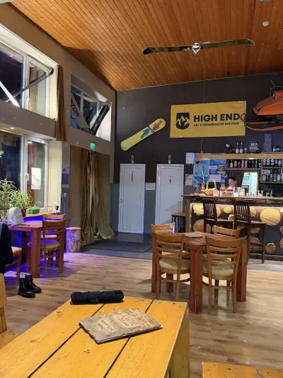 CARVE Indoor Ski, Board & Bar