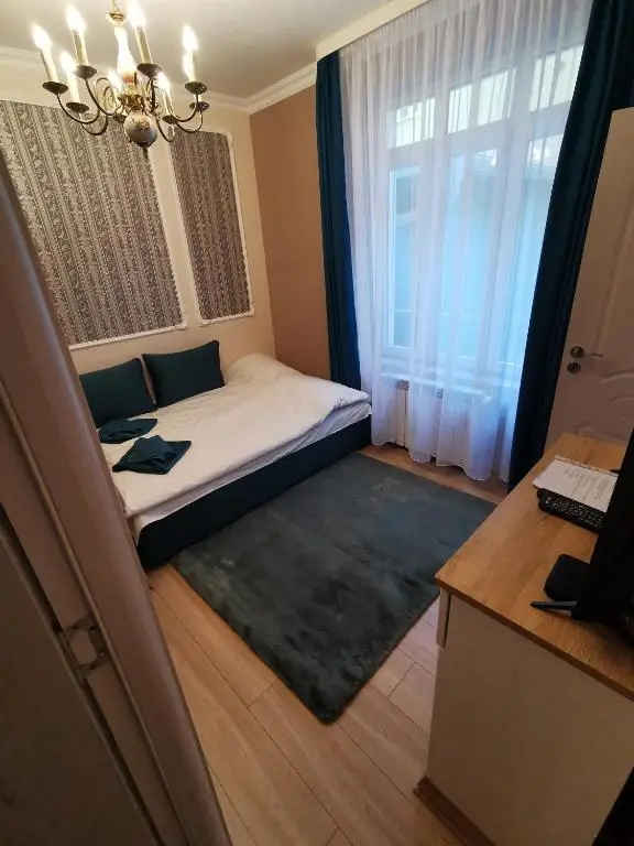 Студио с изглед към градината