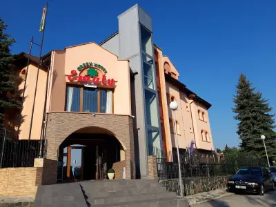 Family Hotel Emaly Green