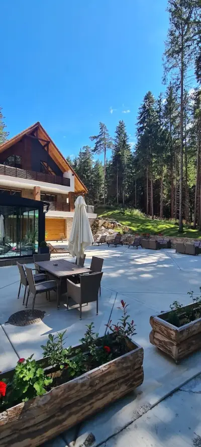 103 Alpine Hotel