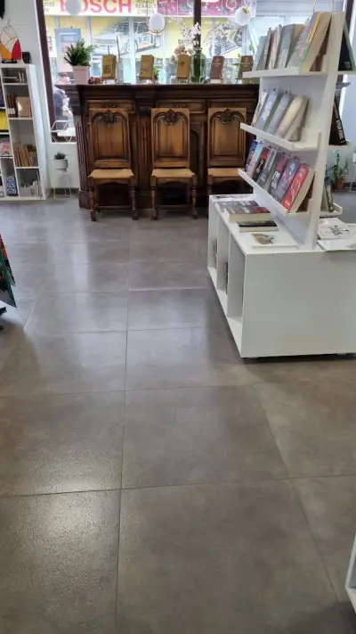Книжарница Fox book
