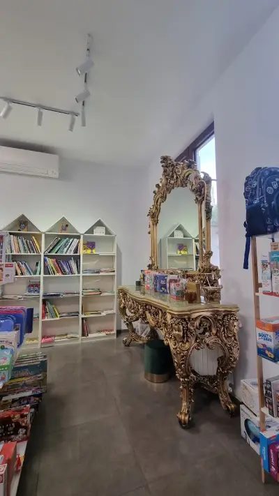 Книжарница Fox book