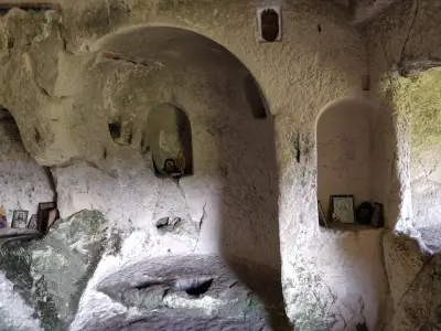 Костадинов скален манастир