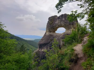 Костадинов скален манастир