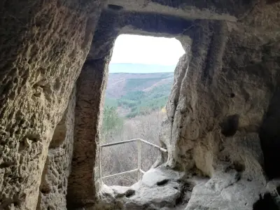 Костадинов скален манастир