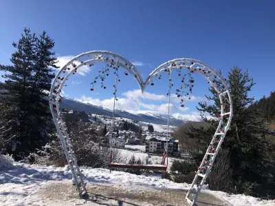 Люлка с панорамна гледка с. Маджаре (Madjare's Hug)
