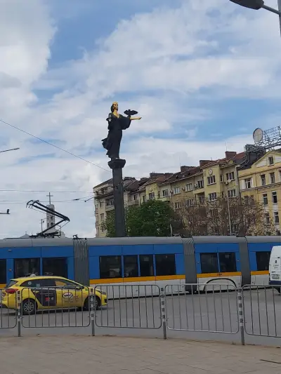 Статуя на София