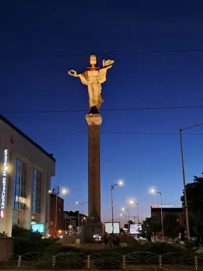 Статуя на София