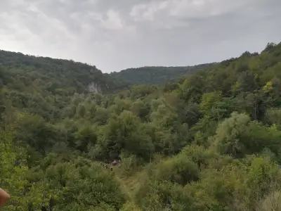 Голям Нисовски скален манастир