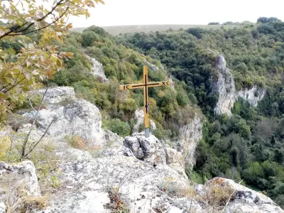 Голям Нисовски скален манастир