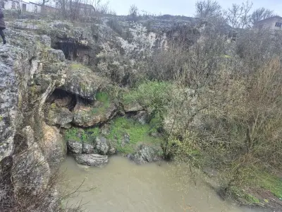 Скална арка при село Ъглен