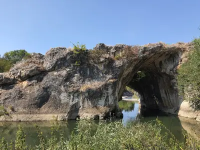 Скална арка при село Ъглен