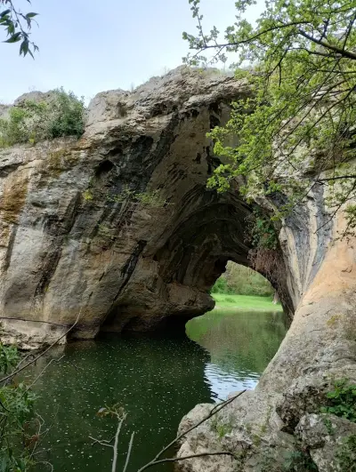 Скална арка при село Ъглен