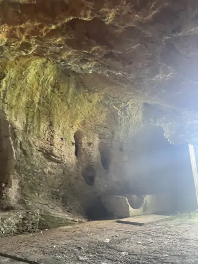 Лъженската пещера (пещера Мандрата)