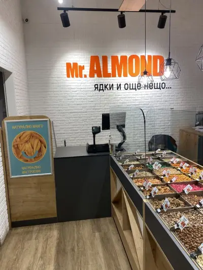 Mr. Almond - Ядки и още нещо...