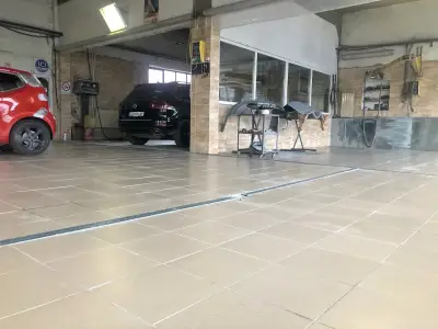 Autocomplex SUV