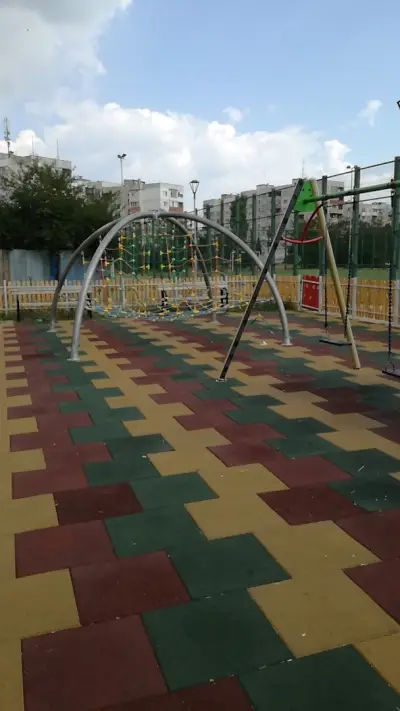 Локална градина с детска и спортна площадка в „Левски В”