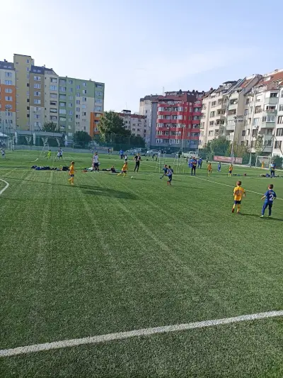 Мини футболен комплекс "Надежда"
