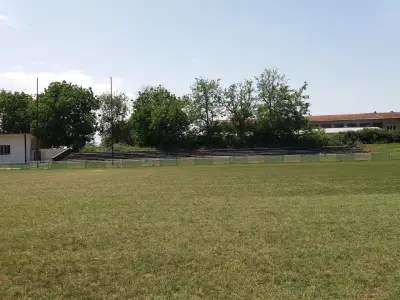 Стадион „Искра“
