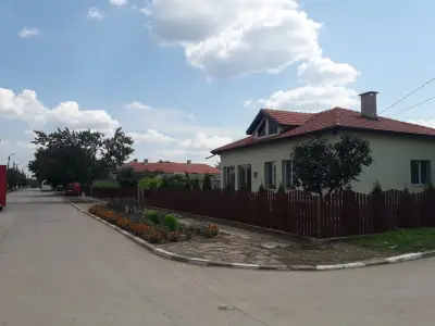 Стадион „Искра“