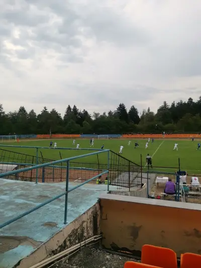Стадион Искър