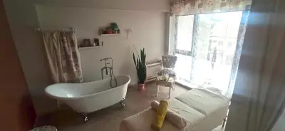 Elizabeth - cosmetics and massage