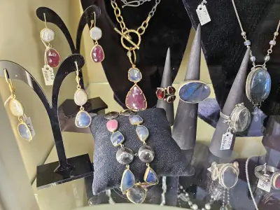 Mariana Cosmetics Souvenir Shop
