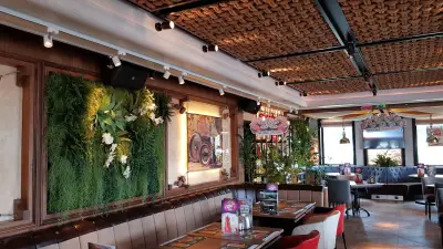 Happy Bar & Grill