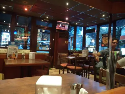 Happy Bar & Grill