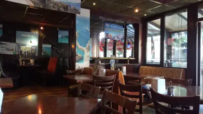 Happy Bar & Grill