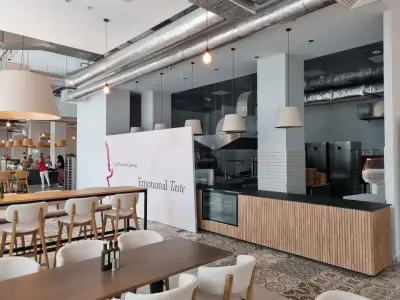 PURE Grand Bistro Megapark