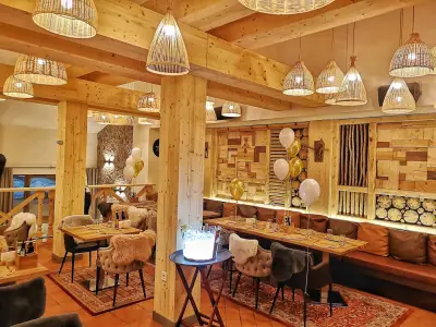 Glamour Chalet Restaurant