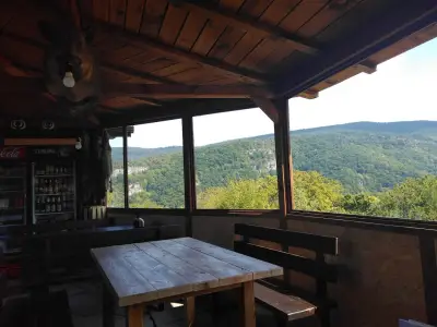 Хижата / The Hut - Кафе-аперитив, бира и скара, барбекю