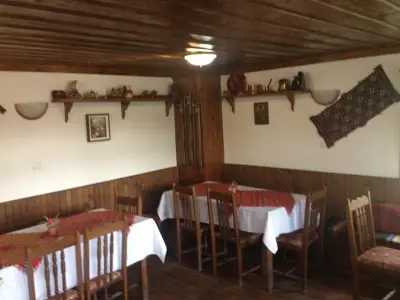 Гостилница "Сред село"