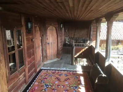 Гостилница "Сред село"