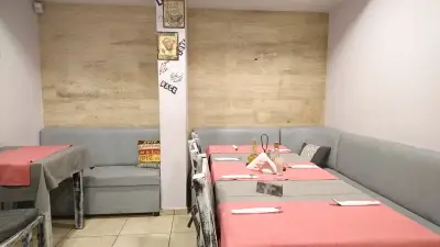 Поли