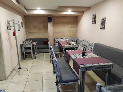 Поли