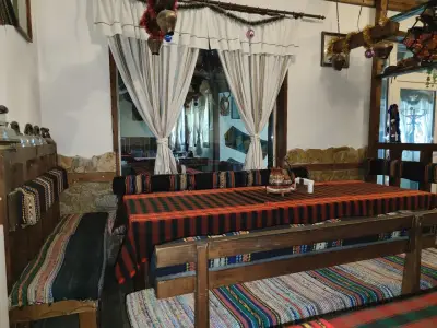 Братската къща