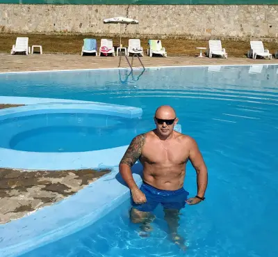 Априлци Холидейс