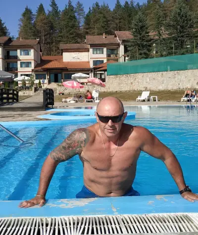 Априлци Холидейс