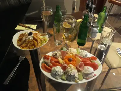 Кафе / Ресторант Пчелата майка